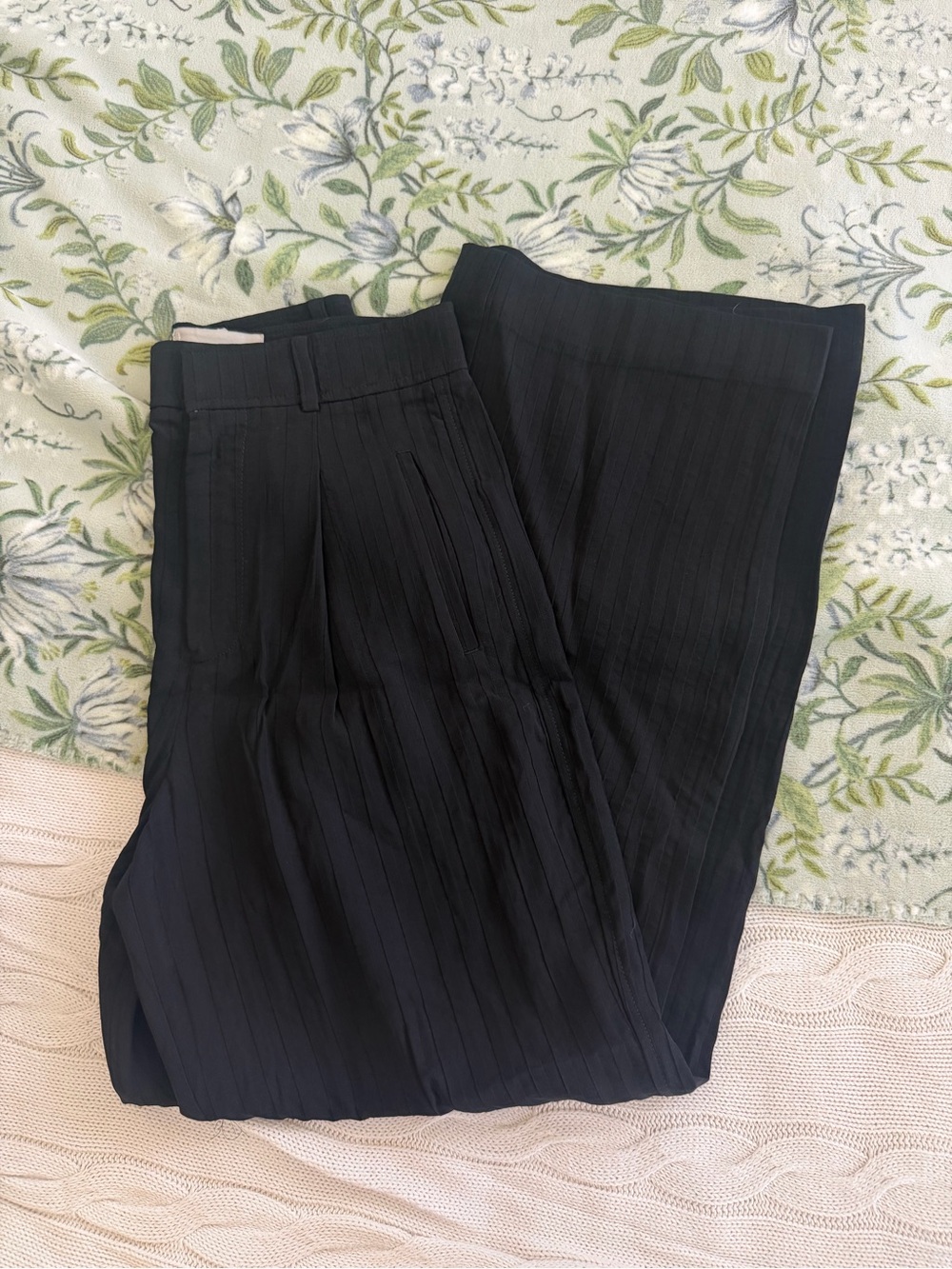 Everlane Black Wide-Leg Pleated Trousers